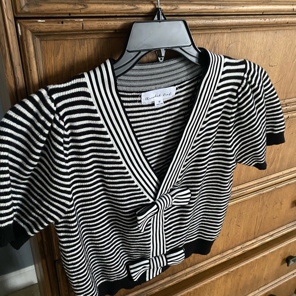 threaded leaf Tops - Black and White Striped Top with Bow